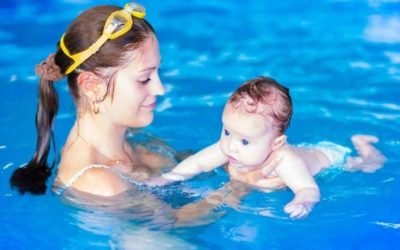 وش اسوي : كيف أحمي طفلي من الغرق أثناء السباحة