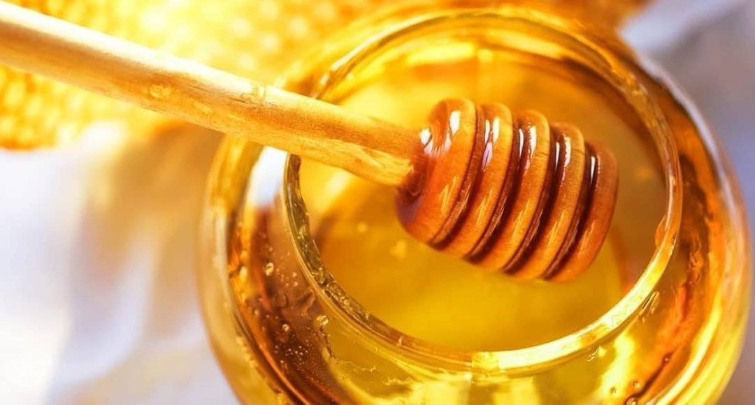 تفسير إهداء العسل في المنام وبيعه وشرائه ورؤية جرار العسل