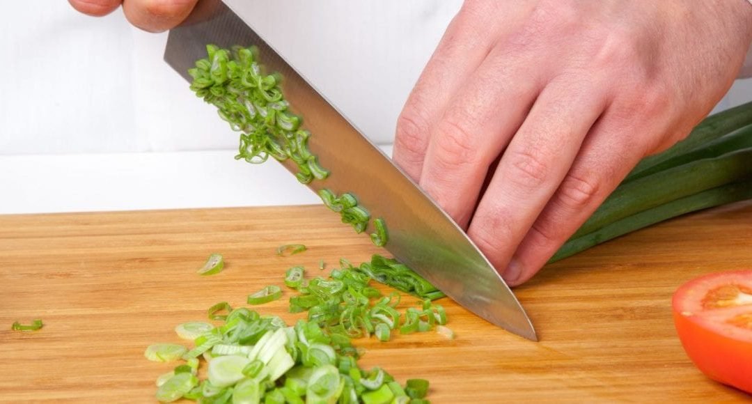 تفسير حلم تقطيع الخضار بالسكين وشرائه وبيعه للعزباء والحامل