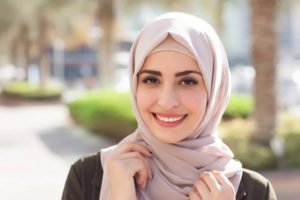 شراء الحجاب في المنام ما تفسيره للمرأة المتزوجة والحامل والعزباء
