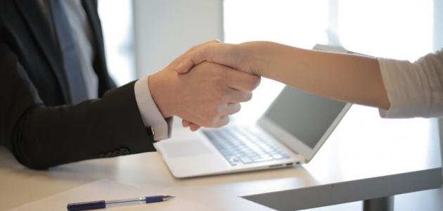 كيف يختار أصحاب الأعمال موظفيهم