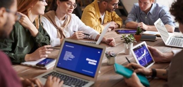 الفرق بين إدارة الأعمال والإدارة العامة