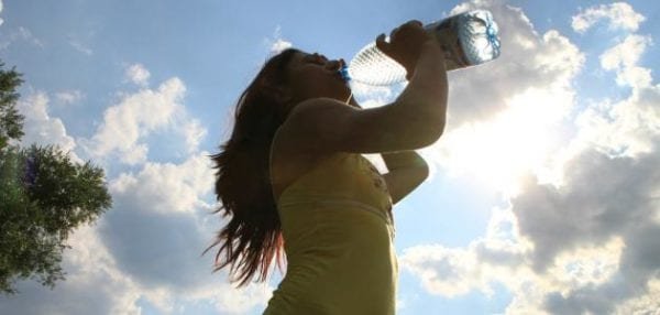 تفسير حلم شخص يطلب منك ماء للرجل والمرأة العزباء والمتزوجة