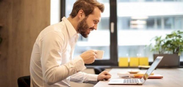 طرق تحسن بها من مزاجك في العمل على الفور