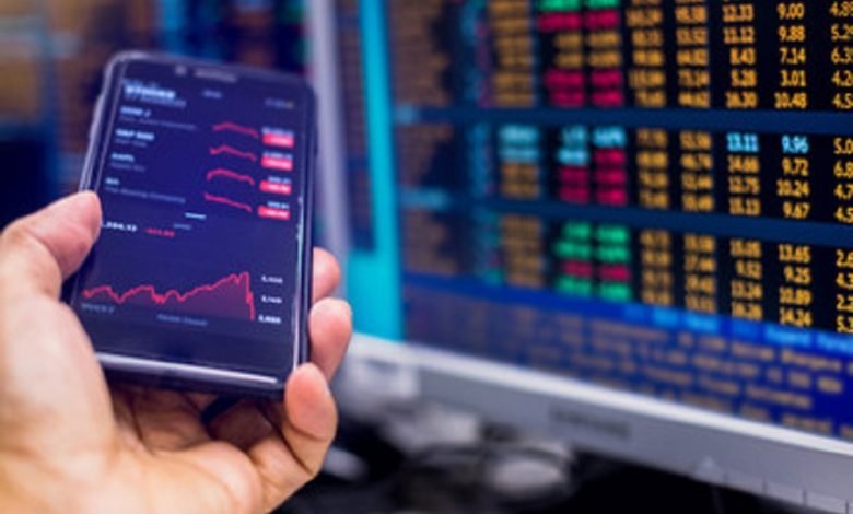 الفرق بين التحول والتخصيص المتعلقين بآلية نقل الموظفين للقطاعات المستهدفة
